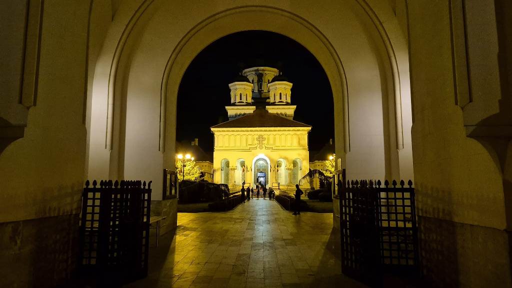 slujbă de priveghere la catedrala Încoronării din alba iulia. programul