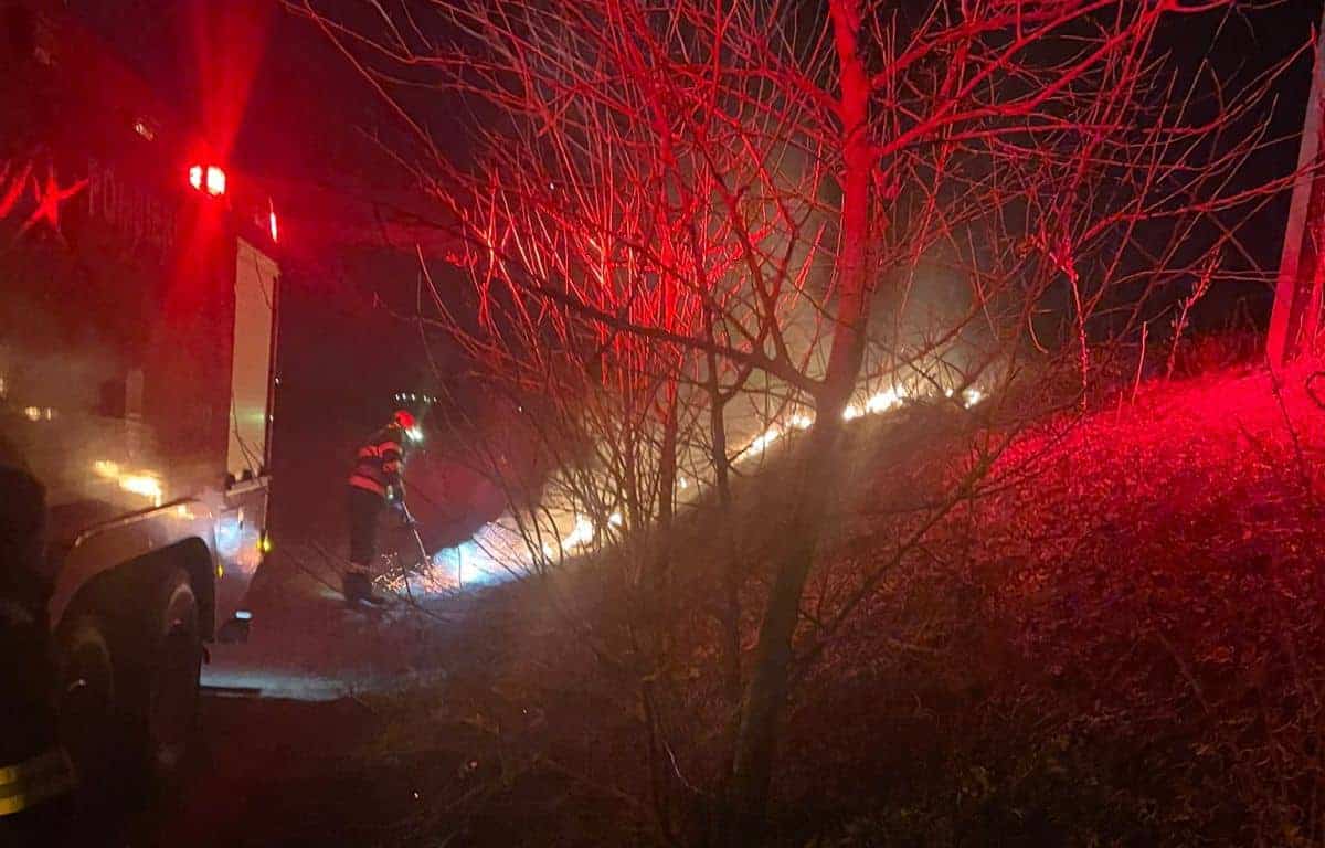 update foto: incendii de vegetație la gura cornei lângă abrud