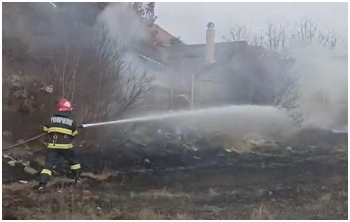 video: incendiu de vegetație uscată la alba iulia. pompierii au