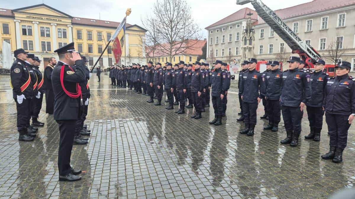 video: ziua protecției civile sărbătorită la alba iulia. ceremonial militar,