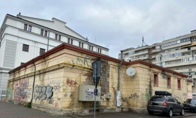 foto grădina de vară a teatrului mihai eminescu și scuarul