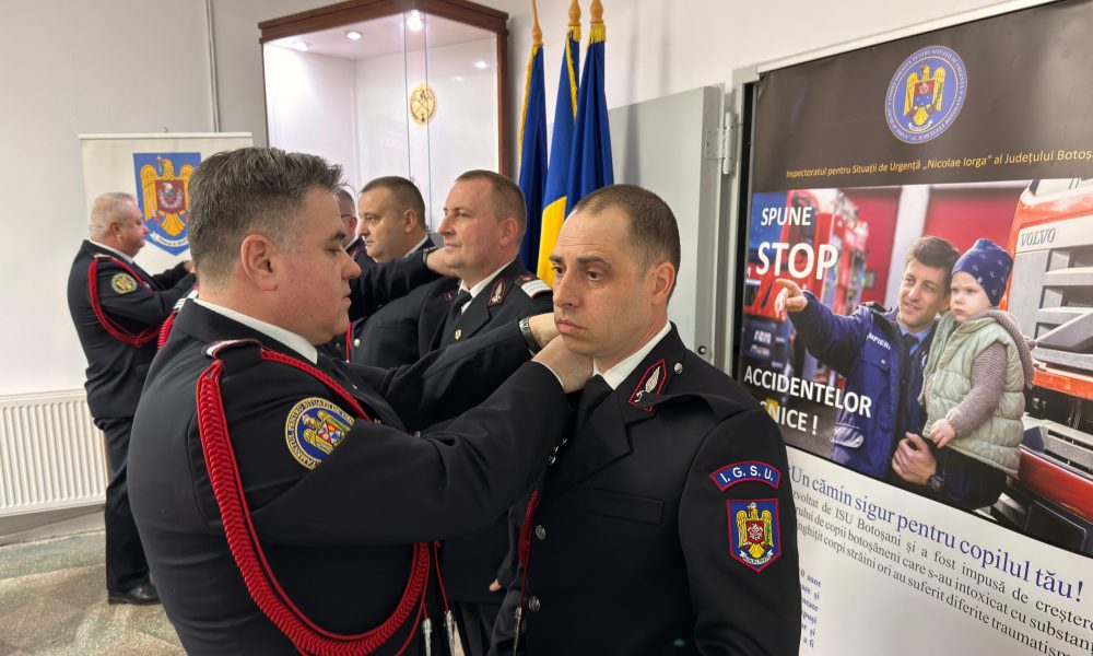 foto: pompieri botoşăneni avansaţi în grad, de ziua protecției civile