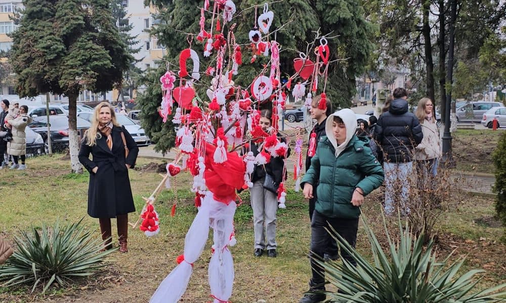 „copacul în straie de mărțișor”, tradiție din municipiul botoșani. fiecare