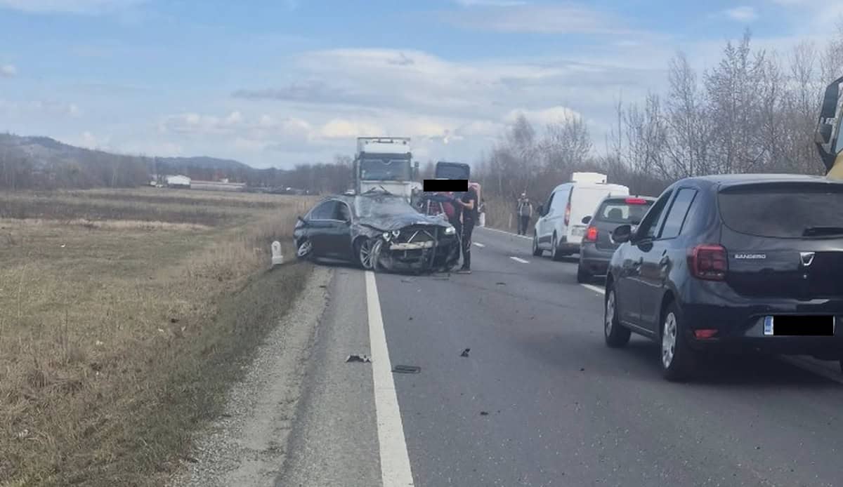 foto: doi tineri din alba, implicați într un accident rutier pe