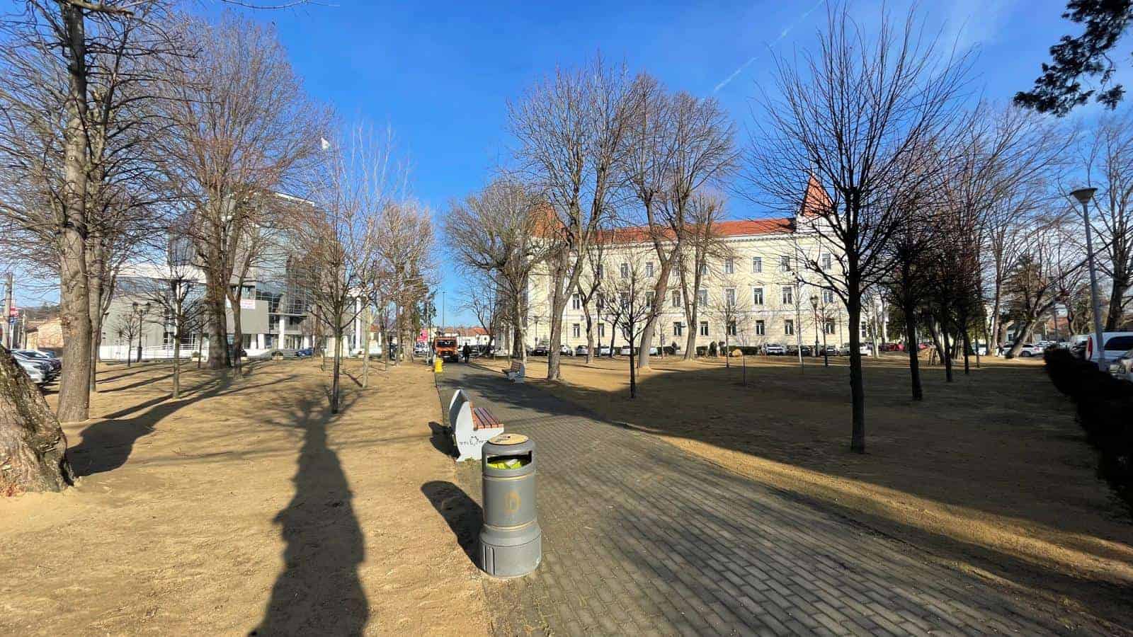 foto: parcurile din centrul municipiului alba iulia primesc o nouă