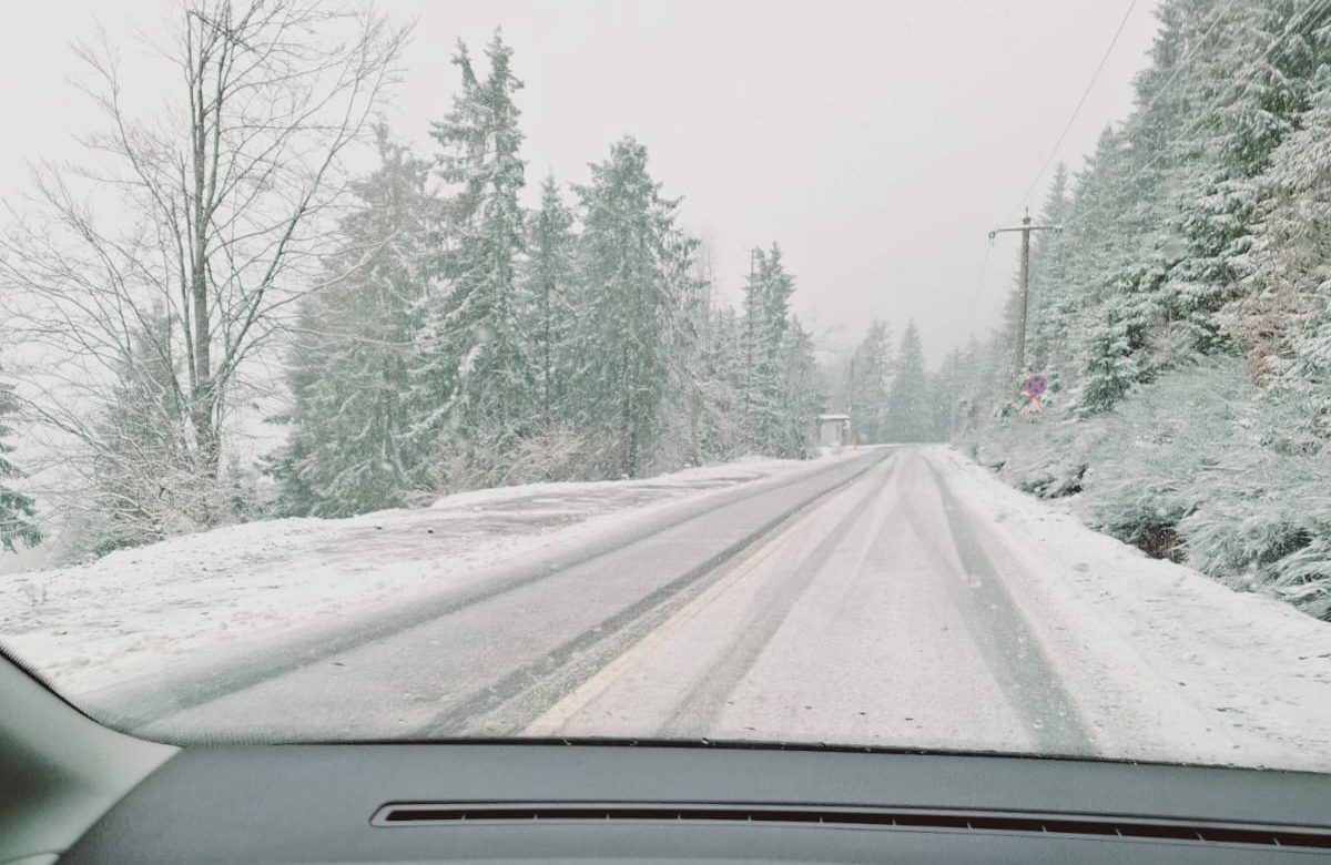 foto: ninge abundent în mai multe zone din apuseni. zăpadă