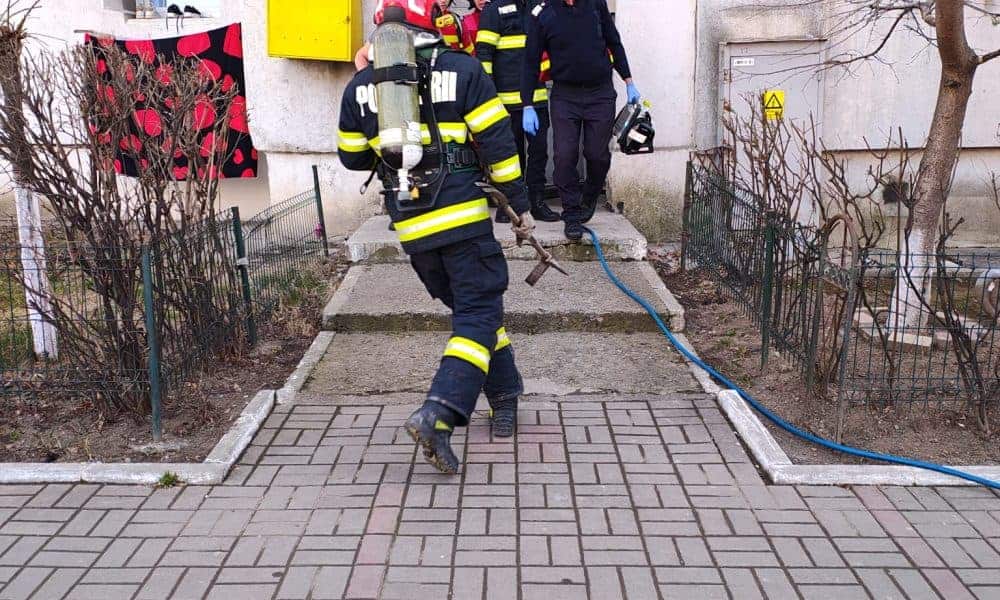 panică într un bloc din municipiul botoșani! bucătărie incendiată de un