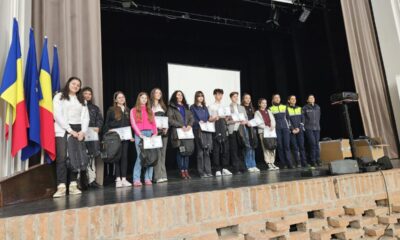 mai mulți elevi din alba, premiați pentru participarea la un