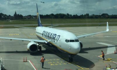 ryanair își schimbă regulile privind bagajele de mână și check in.