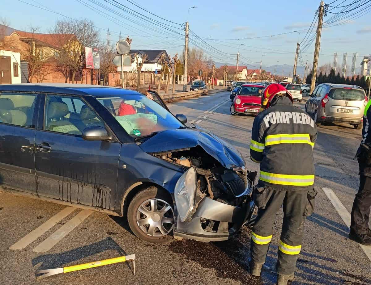 update foto: accident rutier la alba iulia. două mașini s au