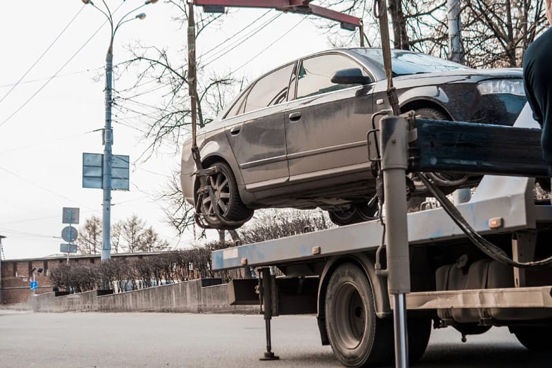 amenzi pentru parcări neregulamentare în zona pieței centrale. un autoturism