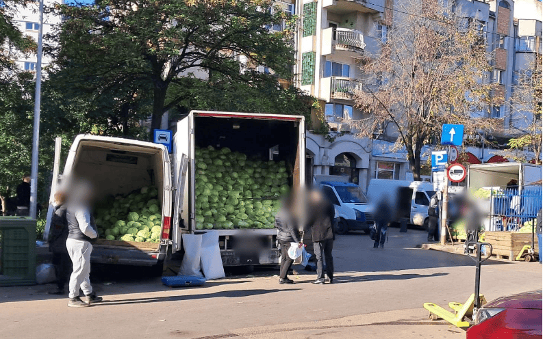 acțiune a polițiștilor în piața centrală. o persoană a  fost