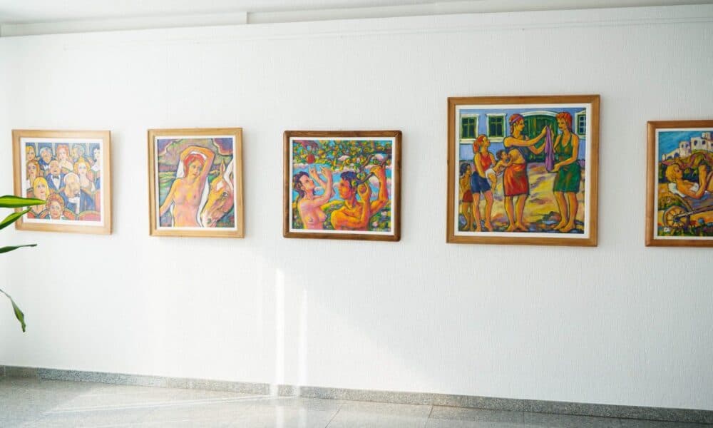 „grație divină”: expoziție nonconformistă la centrul cultural „lucian blaga” din