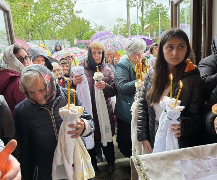 video lacrimi, rugăciuni și dor: paștele blajinilor, la stăuceni. zeci