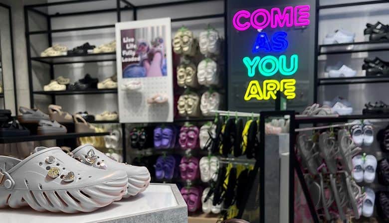 crocs store 1 1.jpg