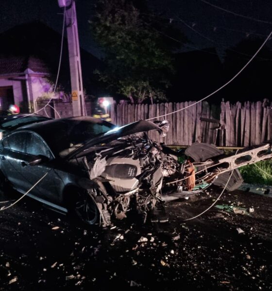 foto: accident rutier în lancrăm. o mașină a rupt un