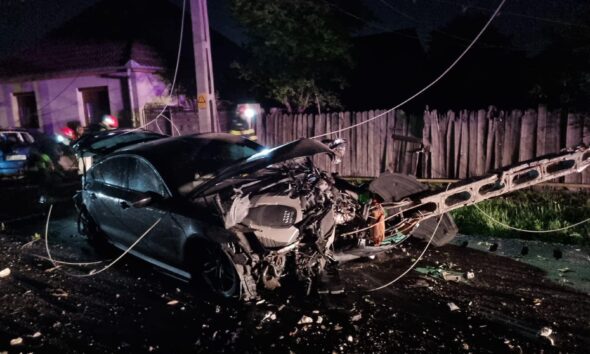 foto: accident rutier în lancrăm. o mașină a rupt un