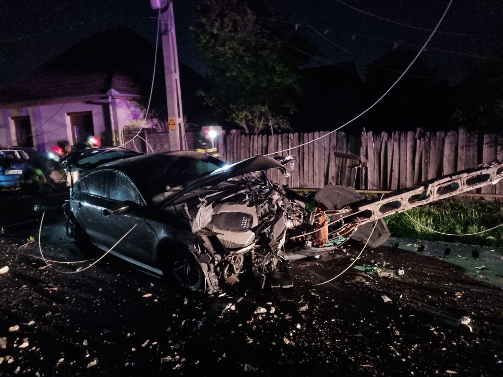 foto: accident rutier în lancrăm. o mașină a rupt un