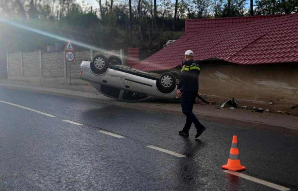 foto: accident rutier la alba iulia, zona bărăbanț. o mașină