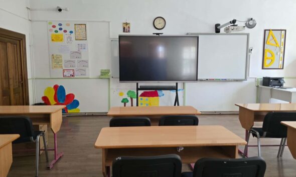 foto: echipamente it de ultimă generație, pentru dotarea școlilor din