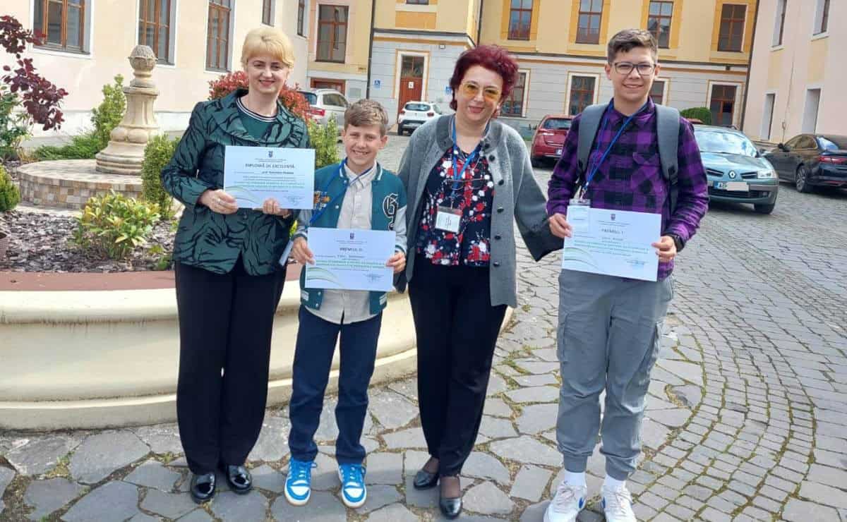 foto: elevi de gimnaziu de la colegiul “titu maiorescu” aiud,