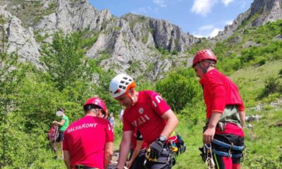 foto: turist rănit pe munte la rimetea, recuperat de echipajul