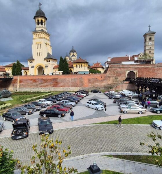 foto video: Întâlnire a pasionaților de automobile mercedes, în cetatea