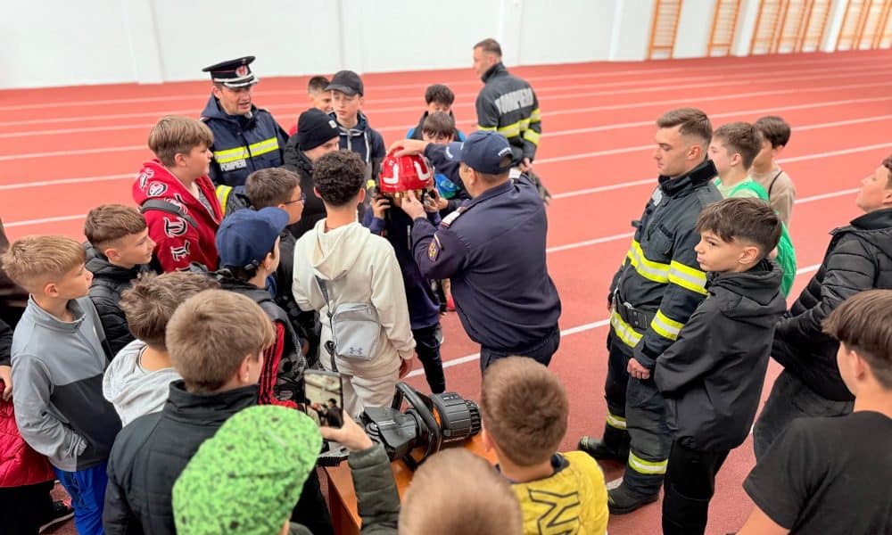 foto: peste 300 de copii și profesori de la liceul