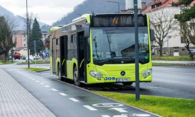 muzică live în autobuz, de „vinerea verde”, la cugir. tinerii