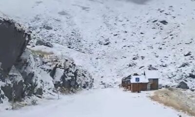 ninge pe transfăgărășan. strat de zăpadă de 16 centimetri, la