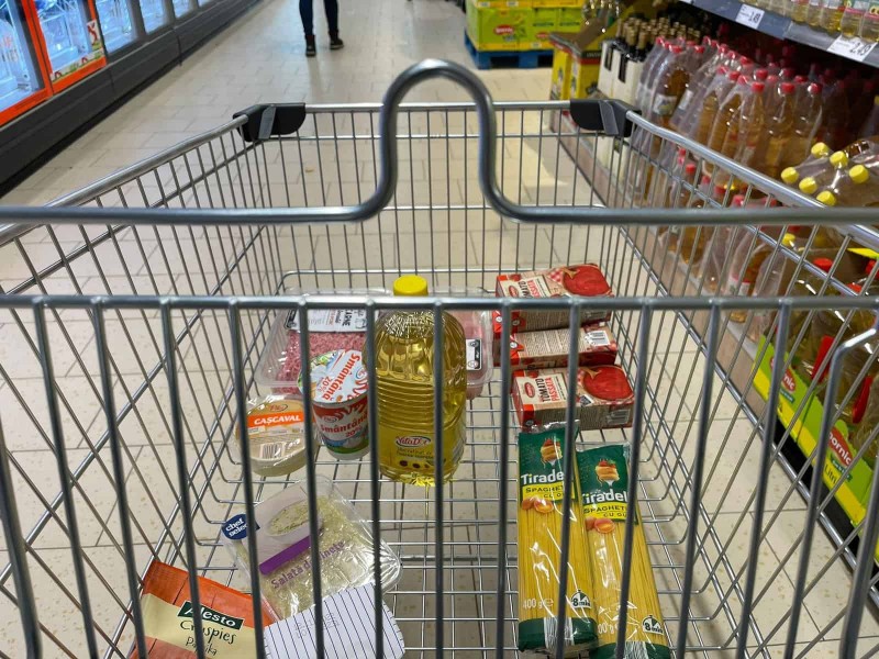 pedeapsă pentru două sticle cu șampon furate dintr un magazin profi