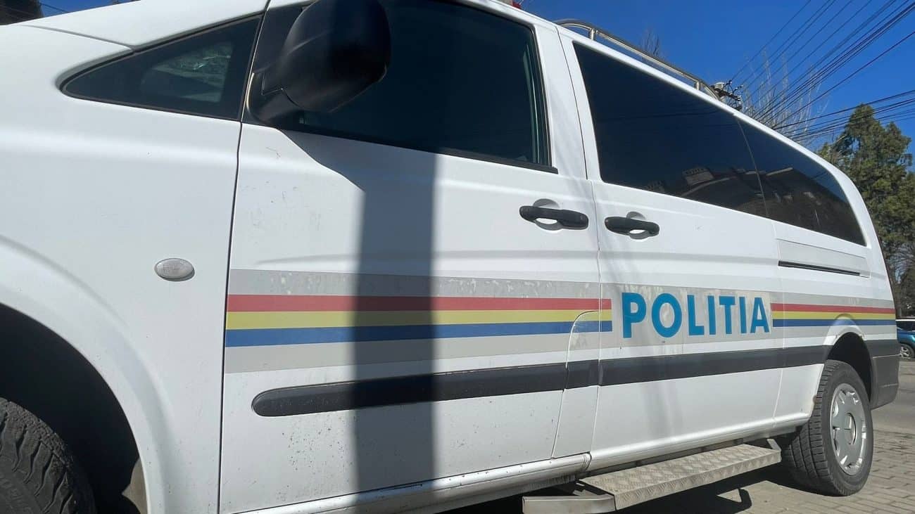 percheziții derulate de poliția alba în argeș: doi tineri au