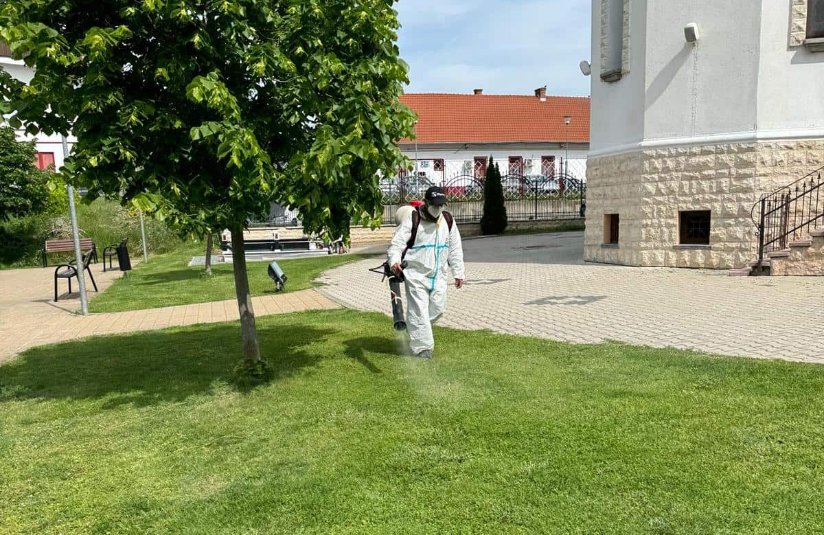 tratamente de dezinsecție pentru combaterea căpușelor pe spații publice din