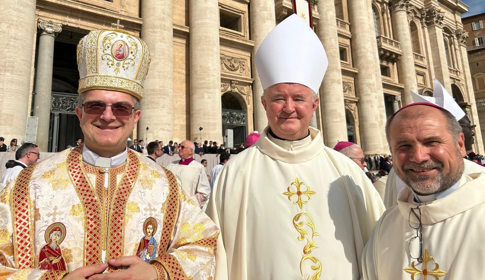 trei ierarhi români, prezenți la vatican la începutul slujirii petrine