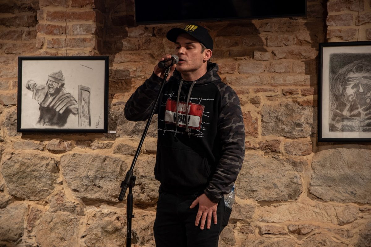 video rapperul cumicu și a lansat prima carte de poezii scrisă