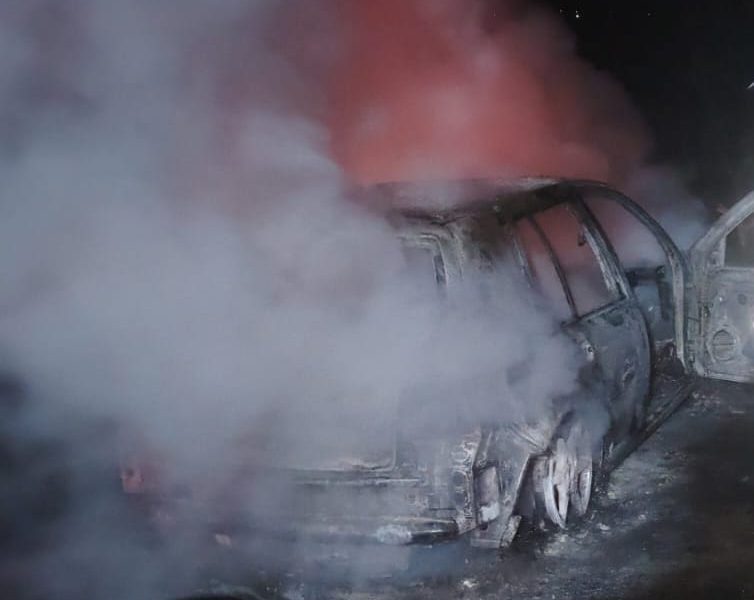 un autoturism parcat într o gospodărie din havârna a luat foc,