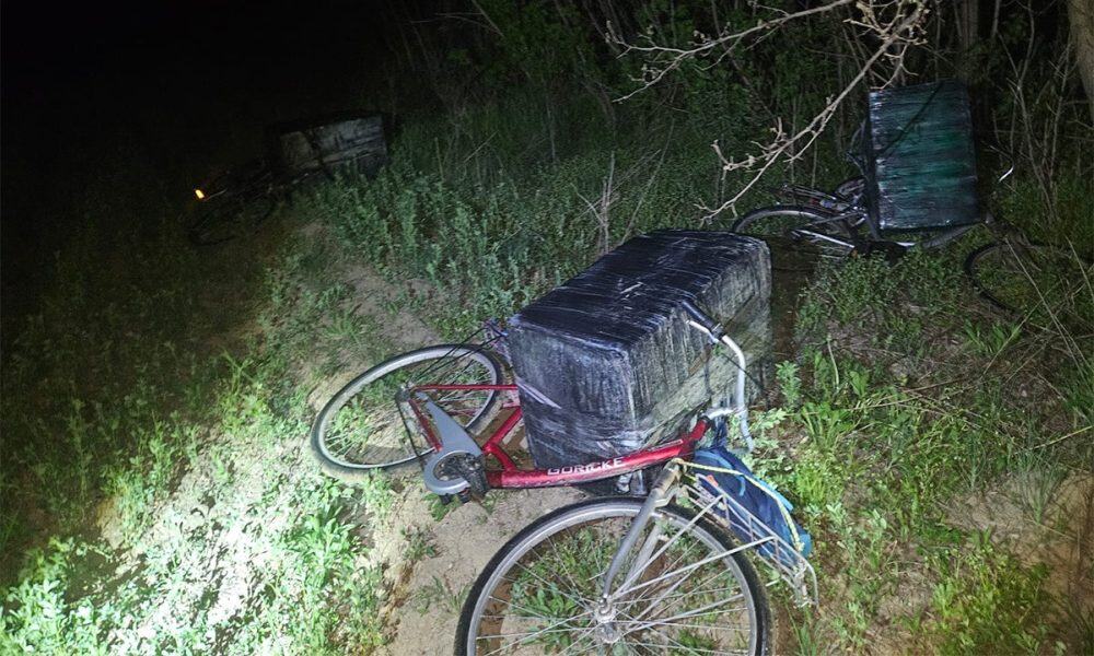 contrabandă reinventată la frontiera cu moldova: Țigări transportate cu bicicletele