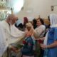 video duminica femeilor mironosițe: flori și binecuvântare la biserica „sfântul