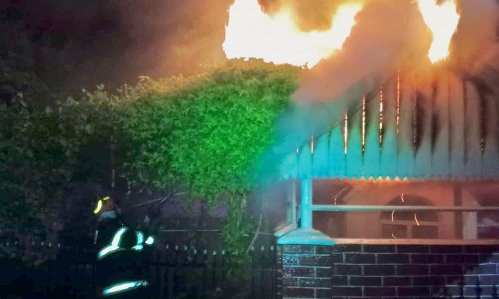 incendiu la flămânzi! acoperișul unei fântâni a luat foc din