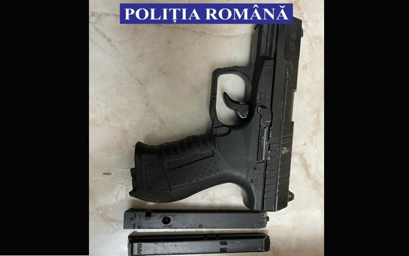 arme confiscate de polițiști în comunele unțeni și tudora