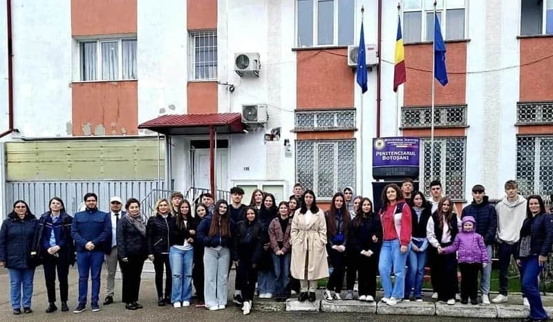 lecție de viață după gratii: elevii din trușești, față în