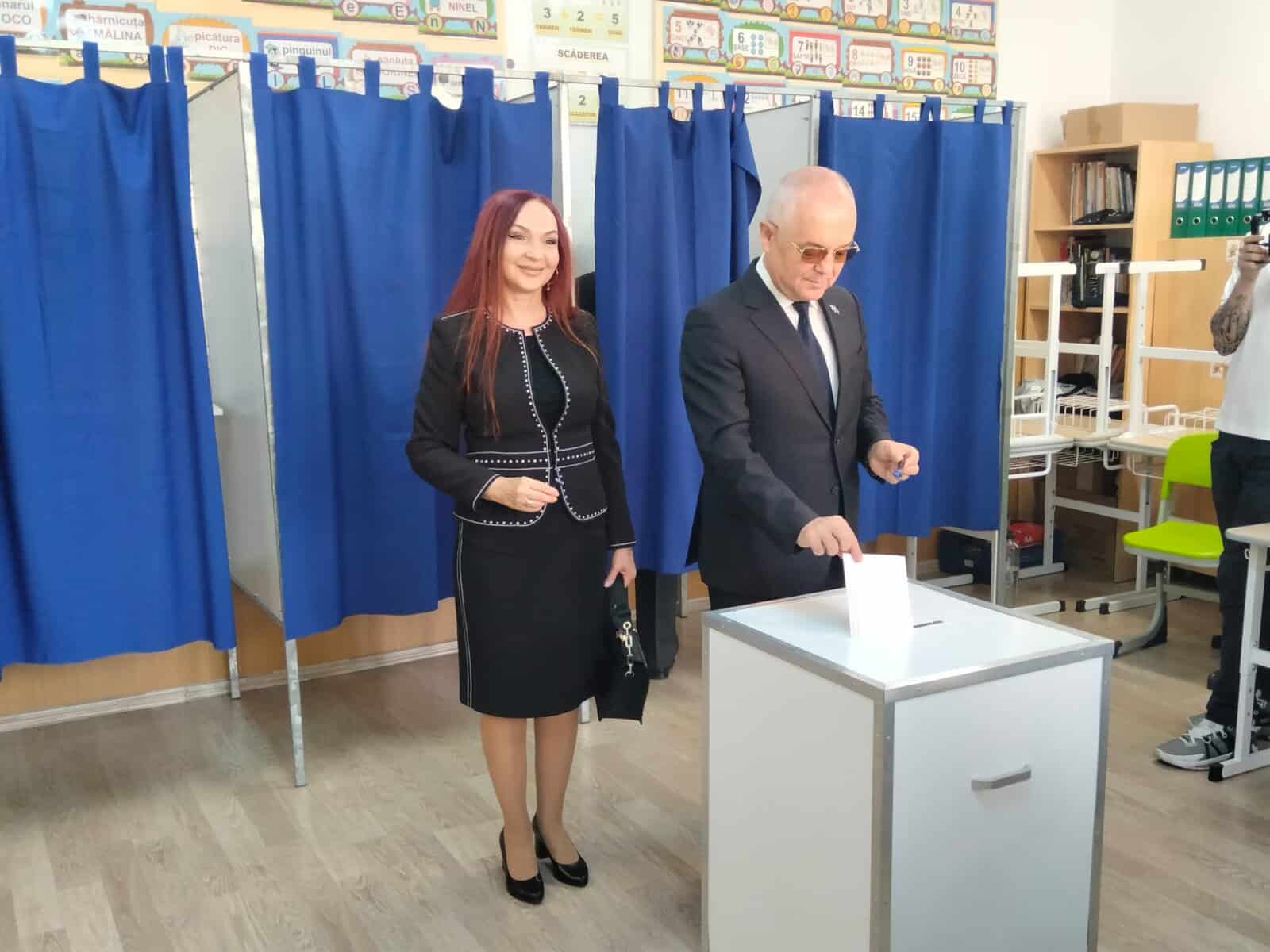 emil boc voteaza6.jpg