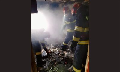 incendiu într o gospodărie din pădureni: bucătărie cuprinsă de flăcări, pompierii