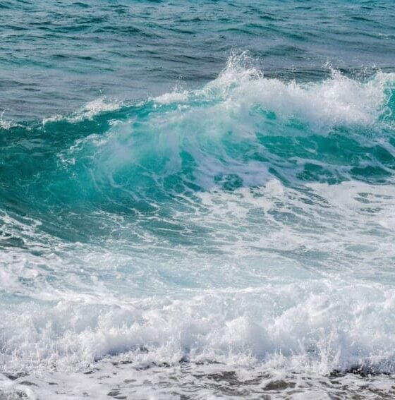 mare valuri.jpg