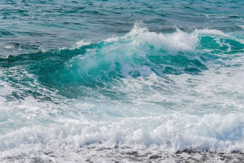 mare valuri.jpg