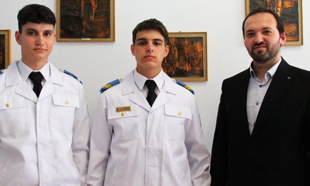 doi elevi ai colegiului național militar „mihai viteazul” alba iulia,