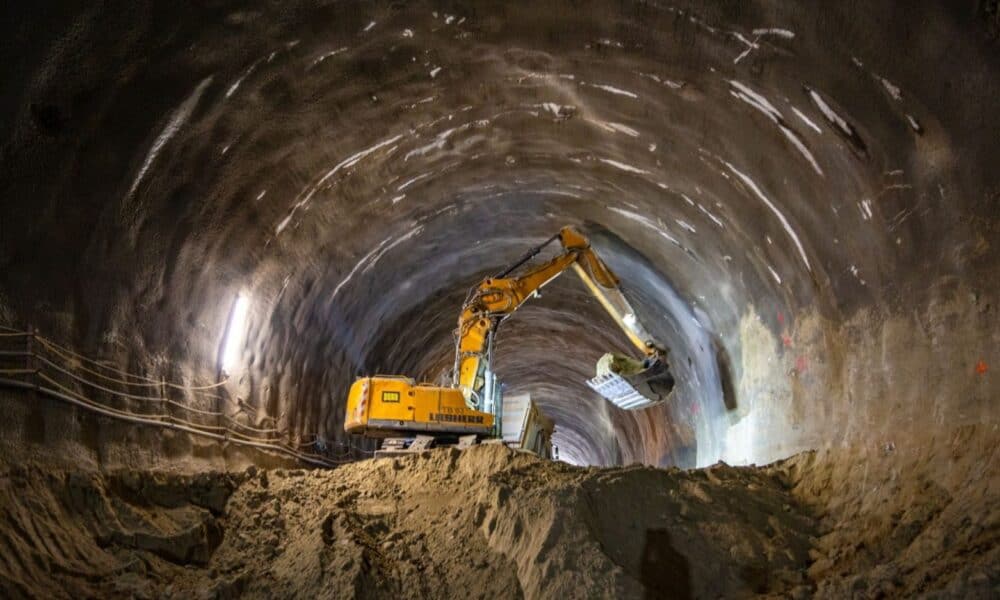 foto: autostrada a1 sibiu – pitești. betonarea tunelului de la