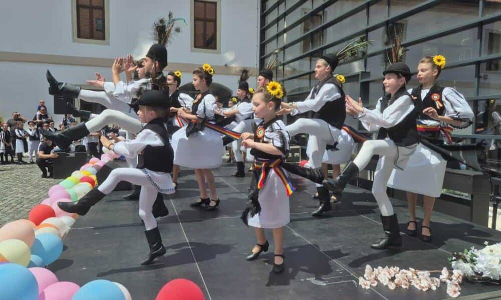 video: dansuri populare și recitaluri în curtea consiliului județean –