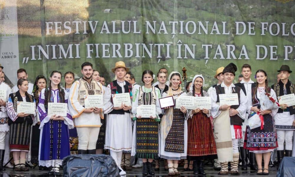 foto: festivalul concurs național de folclor „inimi fierbinți în Țara de