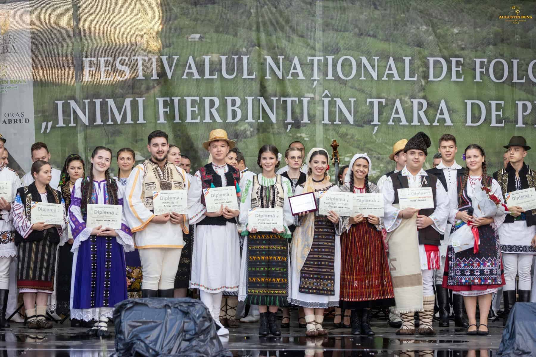 foto: festivalul concurs național de folclor „inimi fierbinți în Țara de